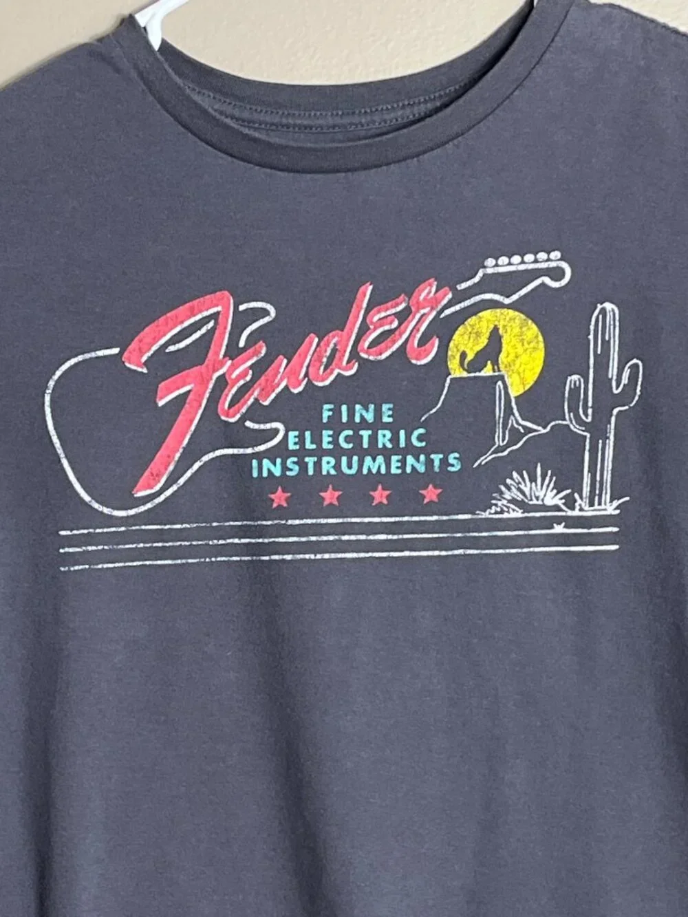 Fender Electric Tshirt Desert Charcoal Gray Unisex Crop Logo Graphic Grunge XS - Picture 2 of 6